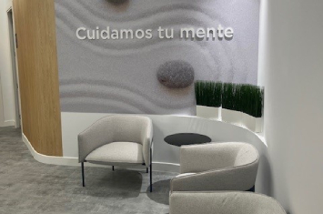 Sala de espera del centro Mindplace Parla